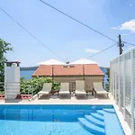 A2-apt W Shared Pool & Balcony Next To The * Traù