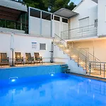 A2-apt W Shared Pool & Balcony Next To The Appartamento