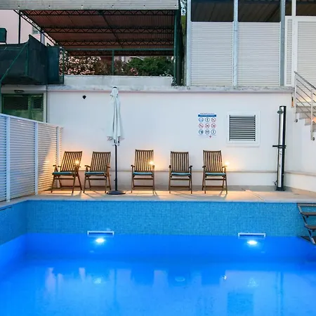 A2-apt W Shared Pool & Balcony Next To The *