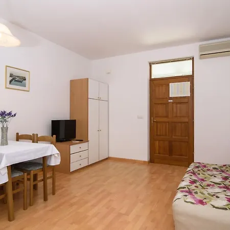 Appartamento A2-apt W Shared Pool & Balcony Next To The Traù