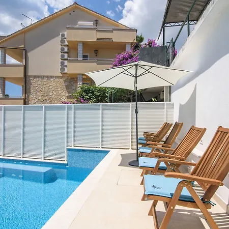 Apartment A2-apt W Shared Pool & Balcony Next To The Trogir