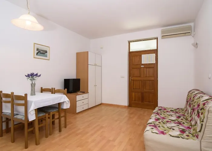 Apartment A2-apt W Shared Pool & Balcony Next To The Trogir