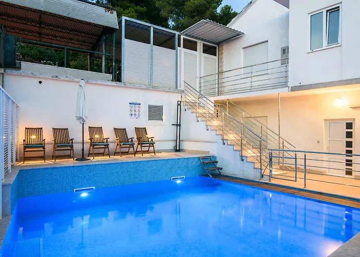 A2-apt W Shared Pool & Balcony Next To The * Trogir