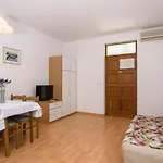 아파트 A2-apt W Shared Pool & Balcony Next To The 트로기르