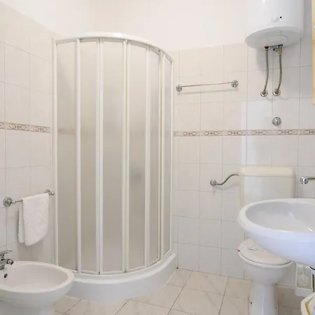 Διαμέρισμα A2-apt W Shared Pool & Balcony Next To The *