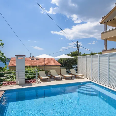 Апартаменты A2-apt W Shared Pool & Balcony Next To The