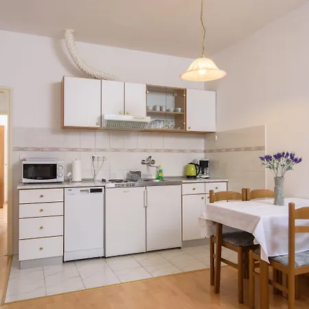 Apartmán A2-apt W Shared Pool & Balcony Next To The Trogir