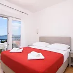 A2-apt W Shared Pool & Balcony Next To The