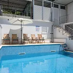 A2-apt W Shared Pool & Balcony Next To The Trogir