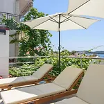 A2-apt W Shared Pool & Balcony Next To The