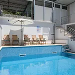 Apartmán A2-apt W Shared Pool & Balcony Next To The Trogir