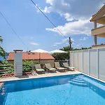 Apartmán A2-apt W Shared Pool & Balcony Next To The