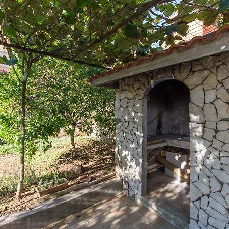 Apartmán A2-apt W Shared Pool & Balcony Next To The Trogir